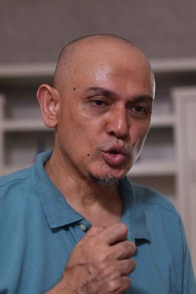 Hengky Tornando backdrop