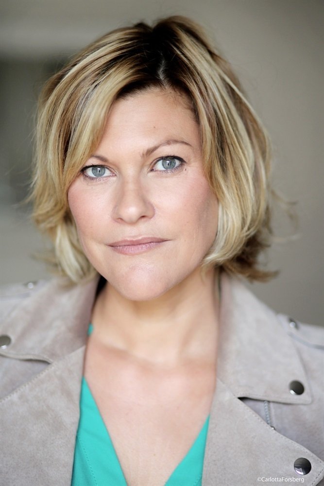 Vanessa Valence backdrop