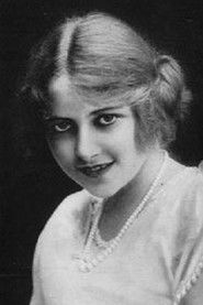 Muriel Ostriche: Muriel Ostriçe