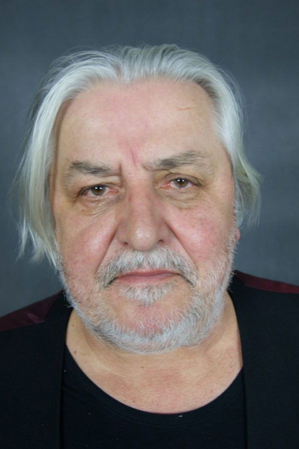 Antoni Gryzik backdrop