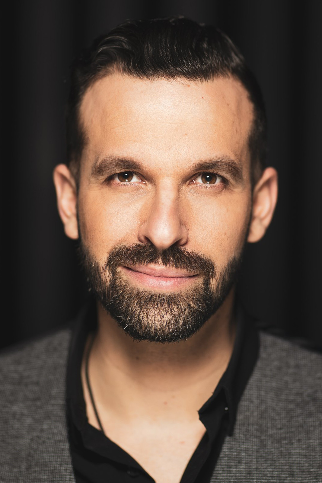 Olivier Martineau backdrop