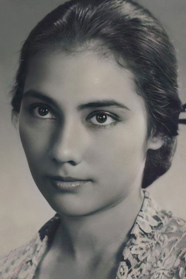 Indriati Iskak backdrop