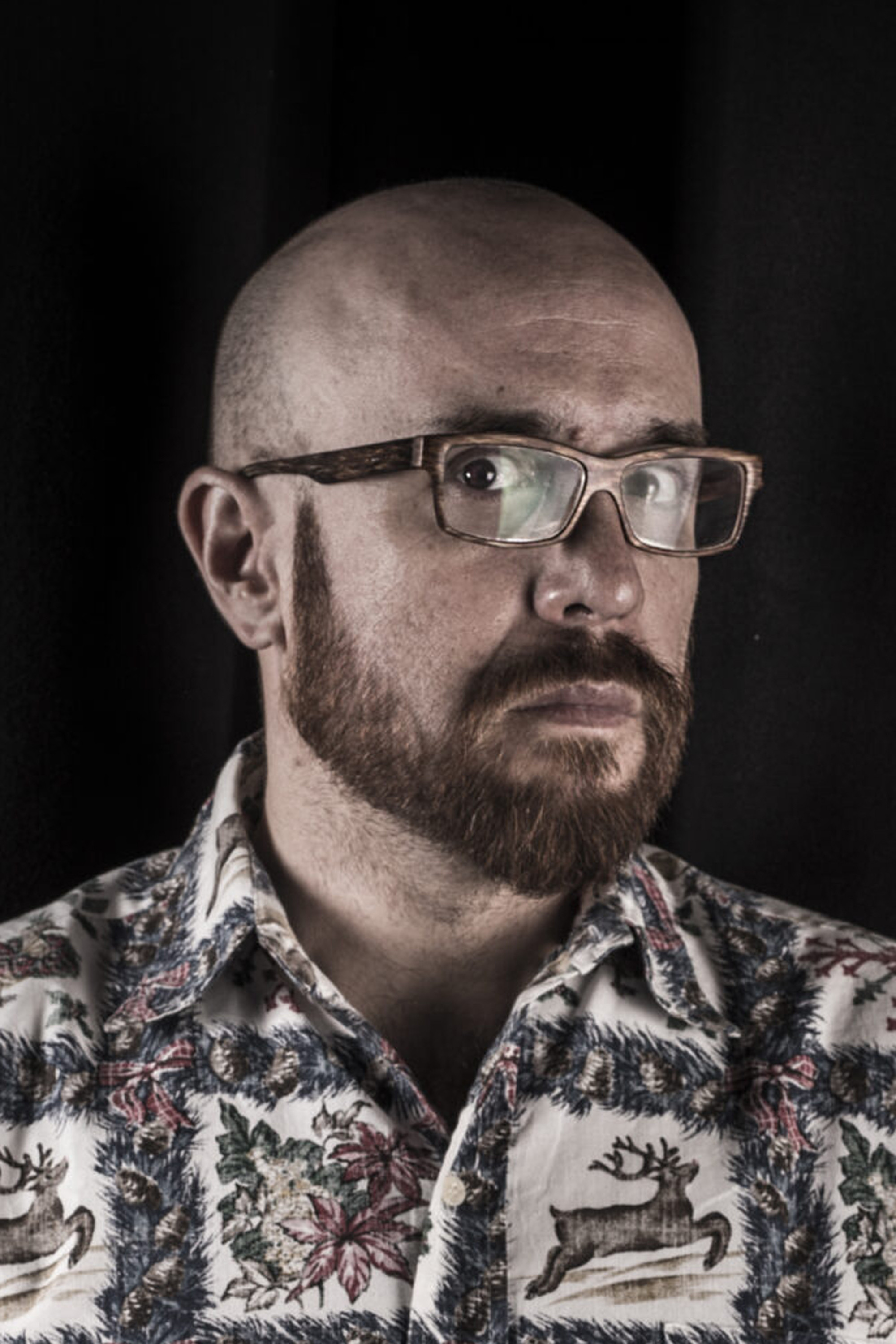 Julián Lucero backdrop