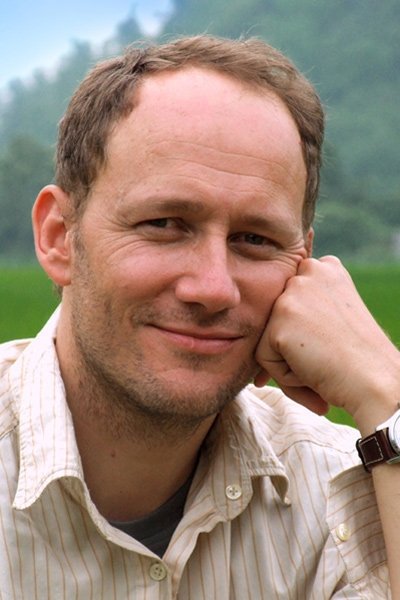 Xavier de Lauzanne backdrop