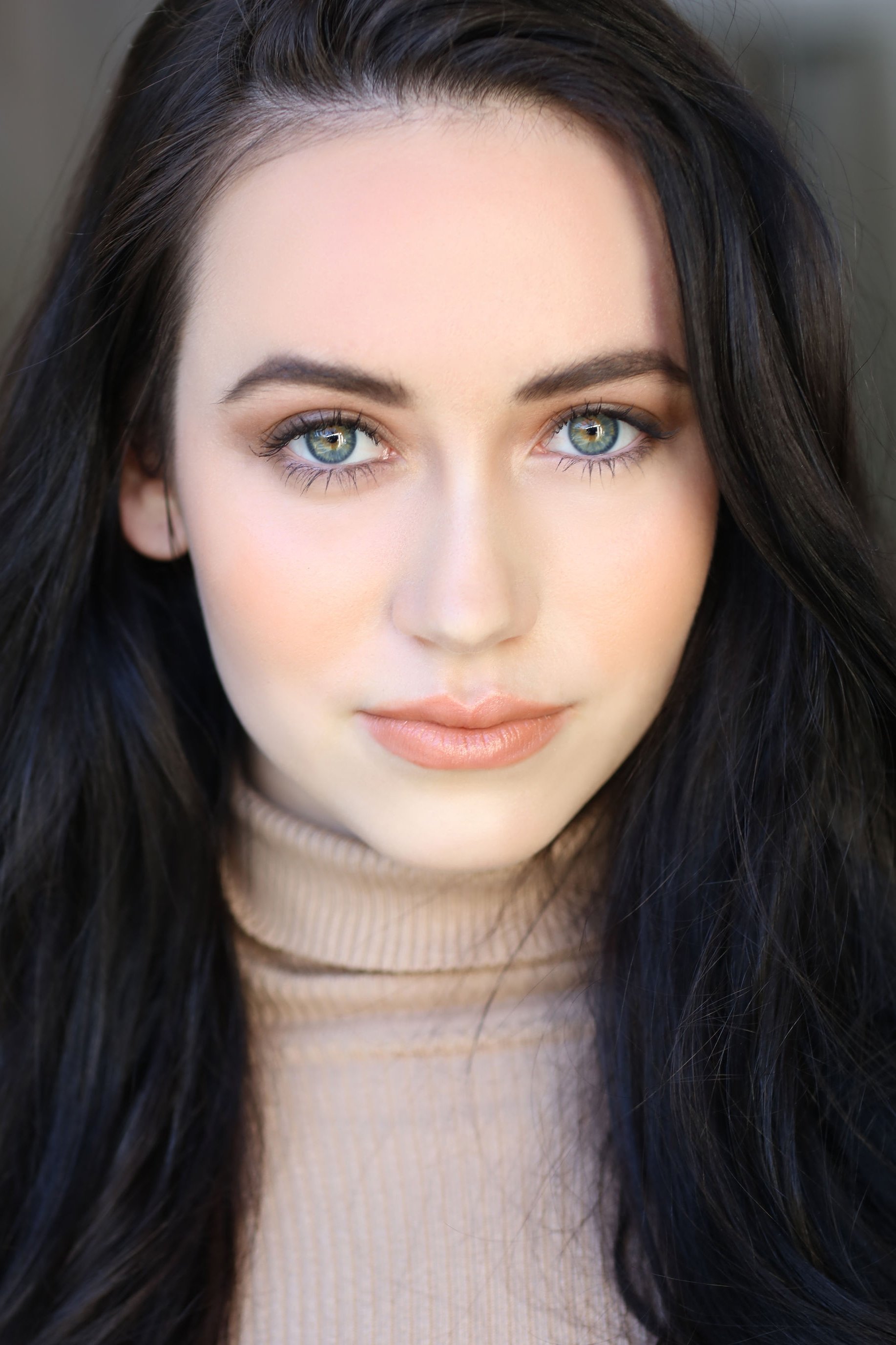 Daniela Leon backdrop