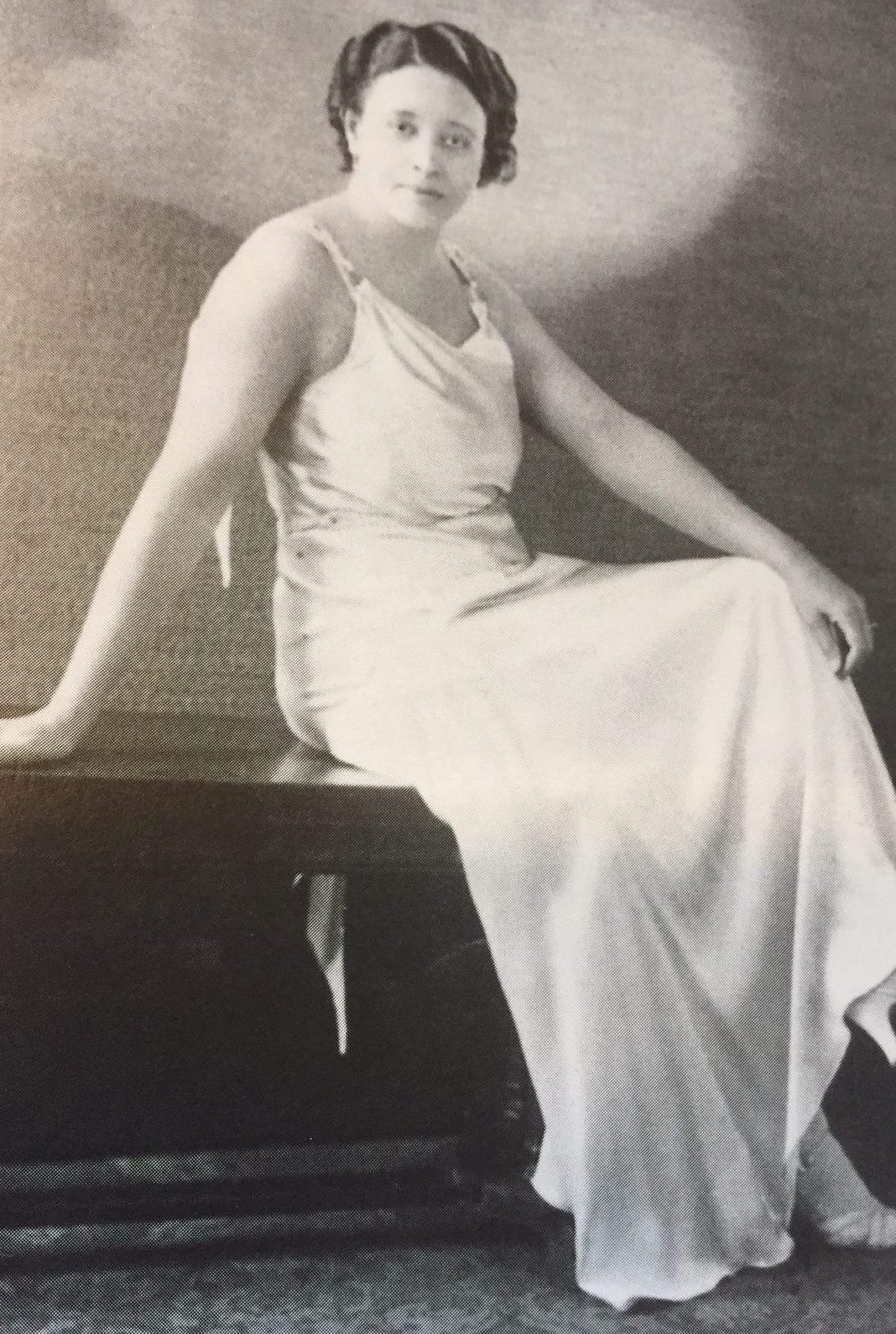 Eloyce Gist backdrop