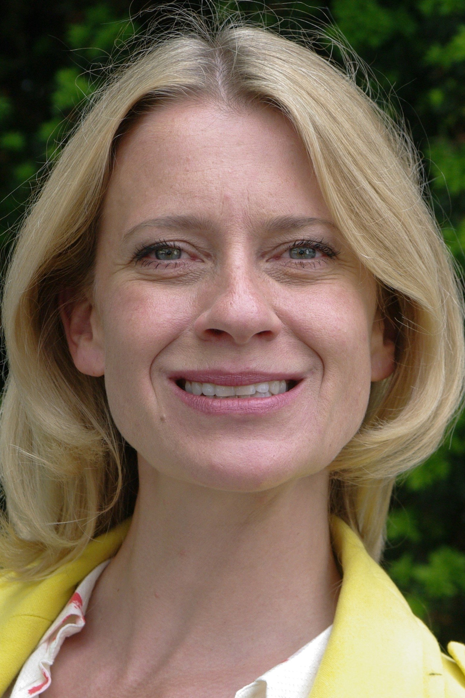 Caroline Peters backdrop