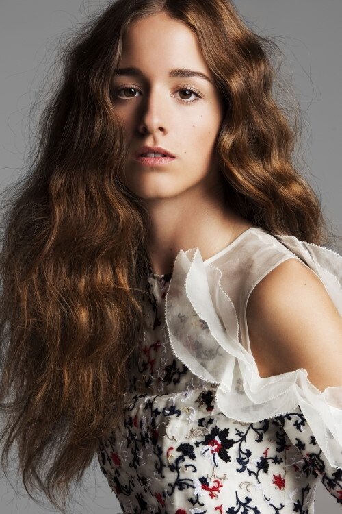 Coco König backdrop