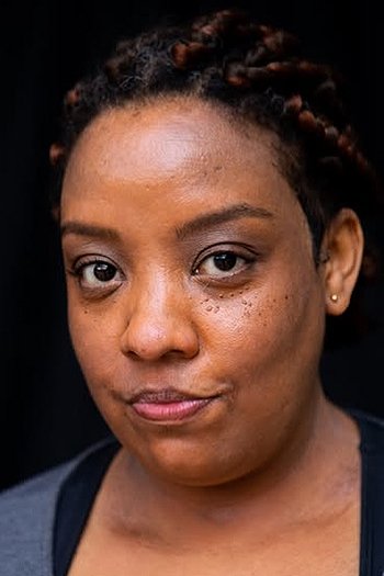 Grace Passô backdrop