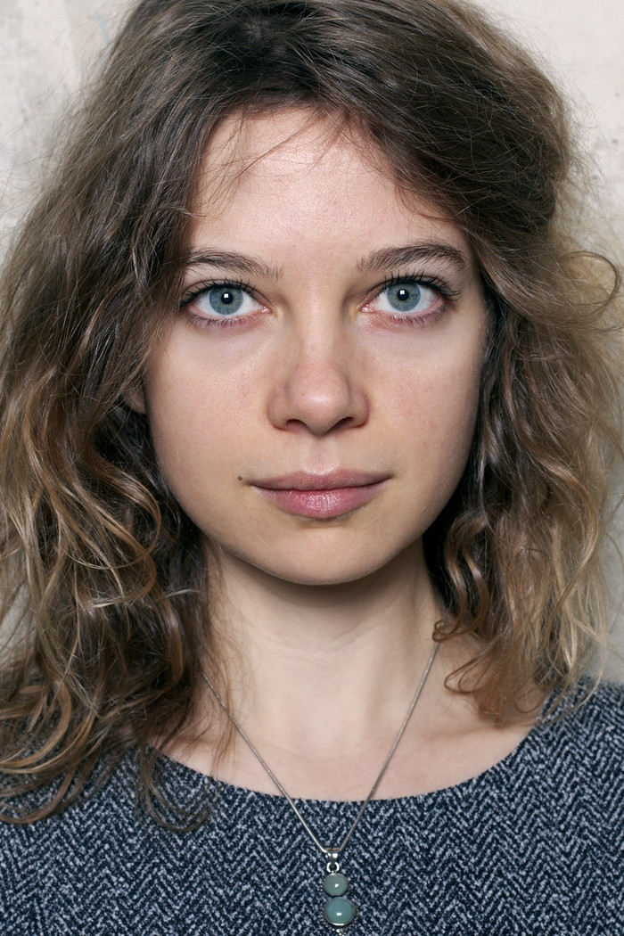 Laura Tuillier backdrop