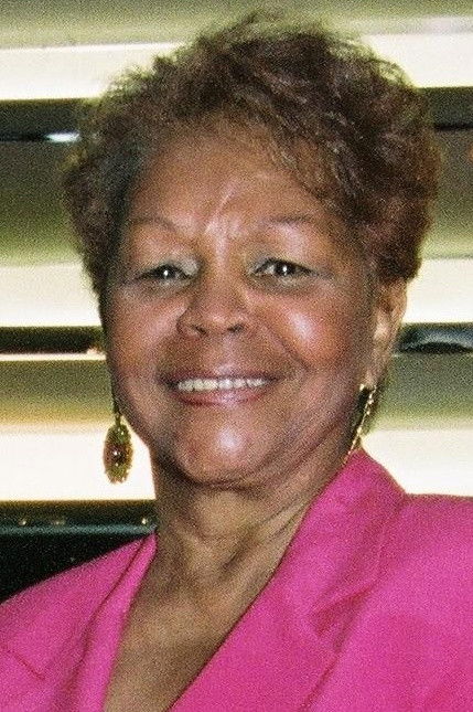 Mara Abrantes backdrop