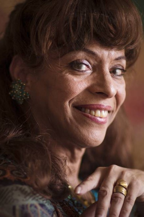 Cláudia Celeste backdrop