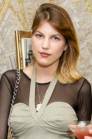 Kinga Burza backdrop