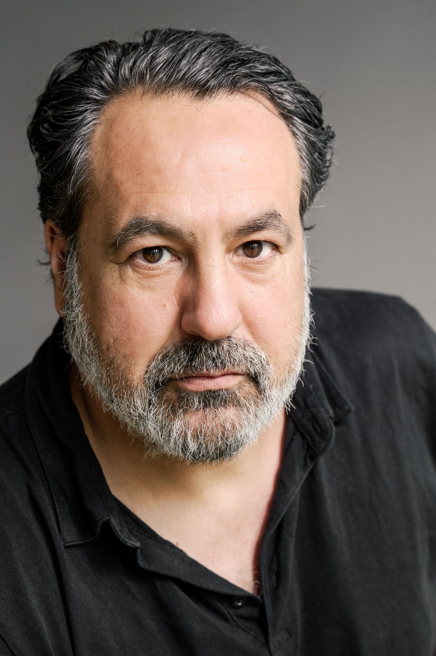 Yüksel Yolcu backdrop