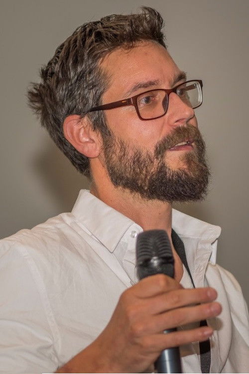 Miha Knific backdrop