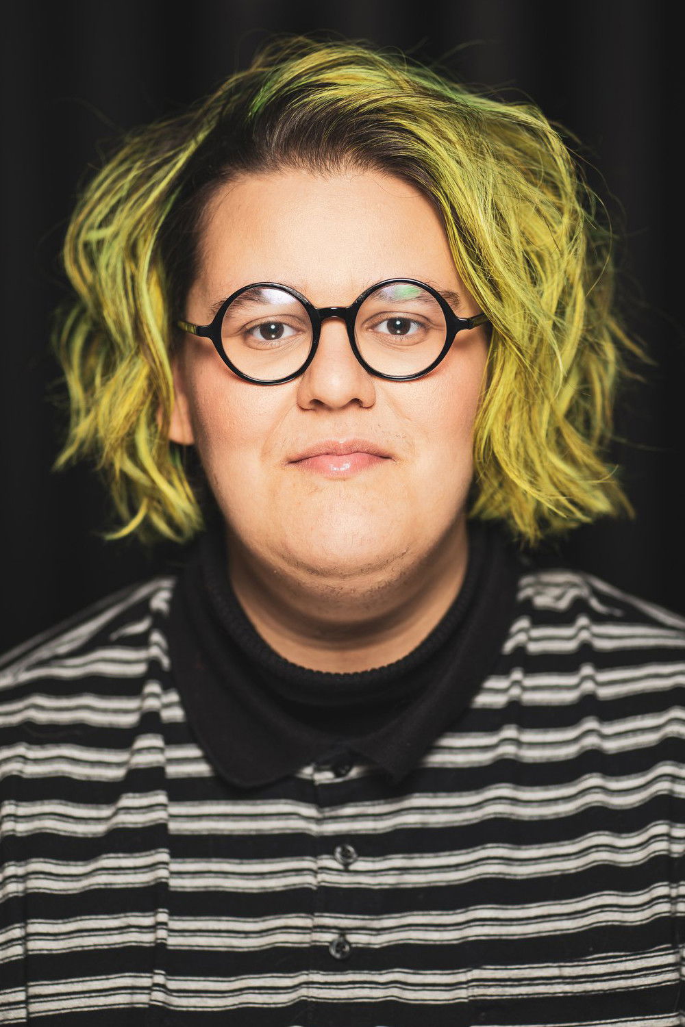 Safia Nolin backdrop