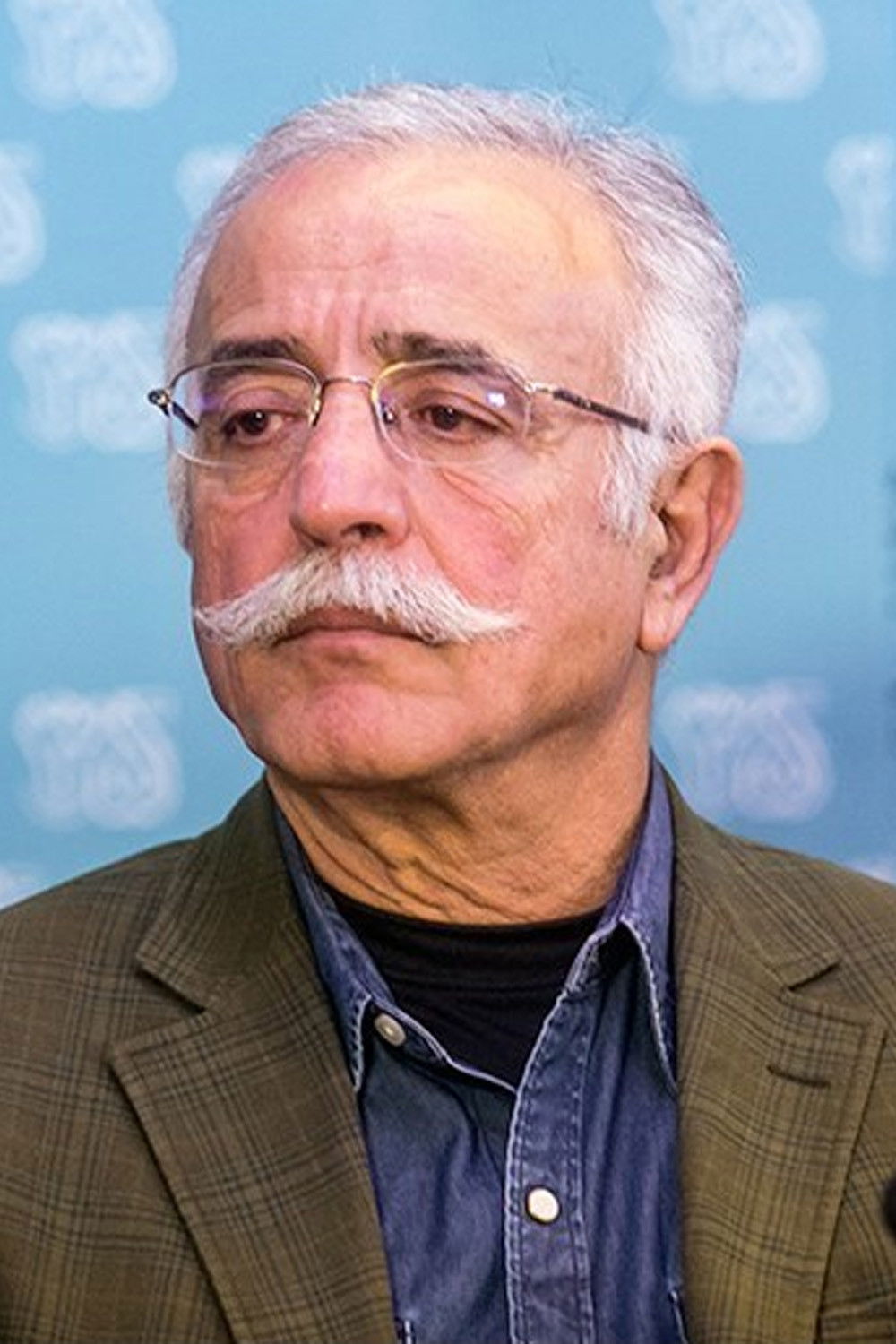 Abdollah Eskandari backdrop