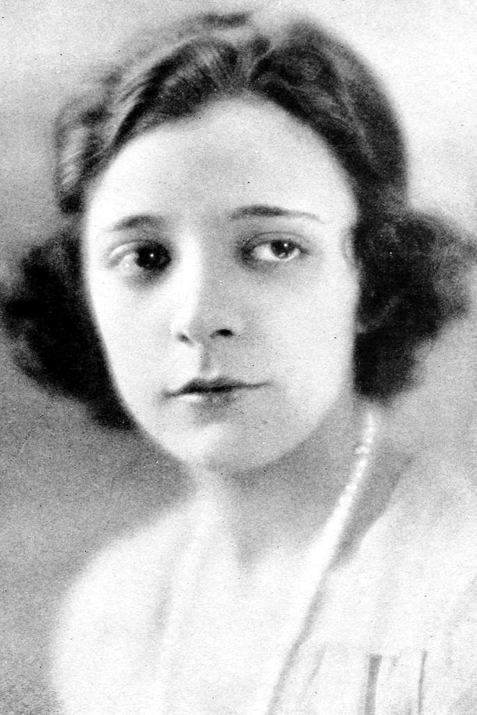 Beatrice La Plante backdrop