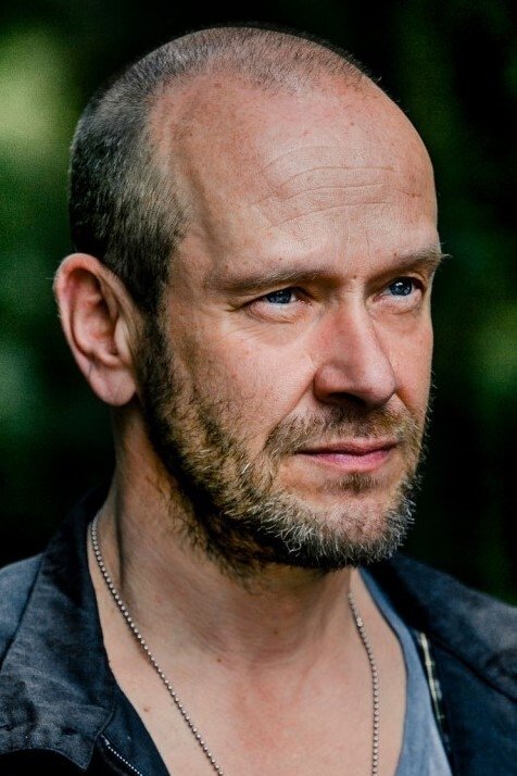 Robert Kuchenbuch backdrop