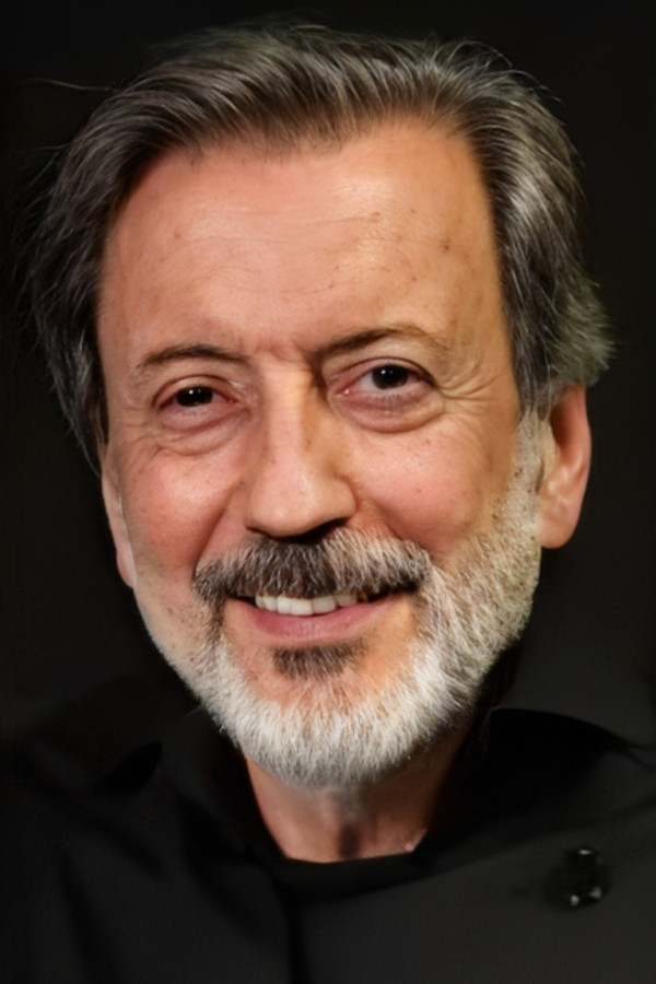 İsmet Üstekin backdrop