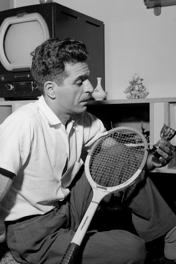 José A. Mauro backdrop