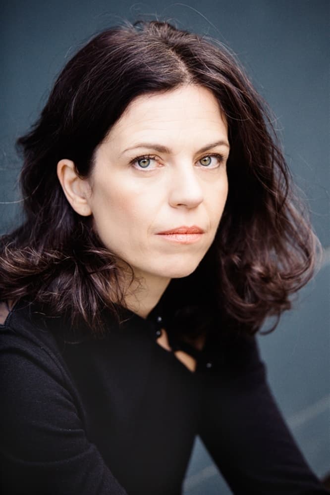 Caroline Stas backdrop