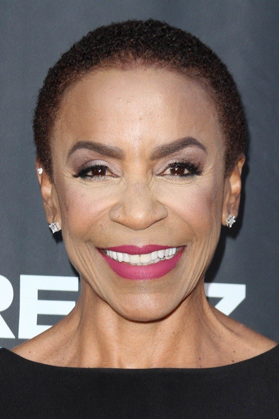 Karen Abercrombie: Keren Aberkrombi backdrop