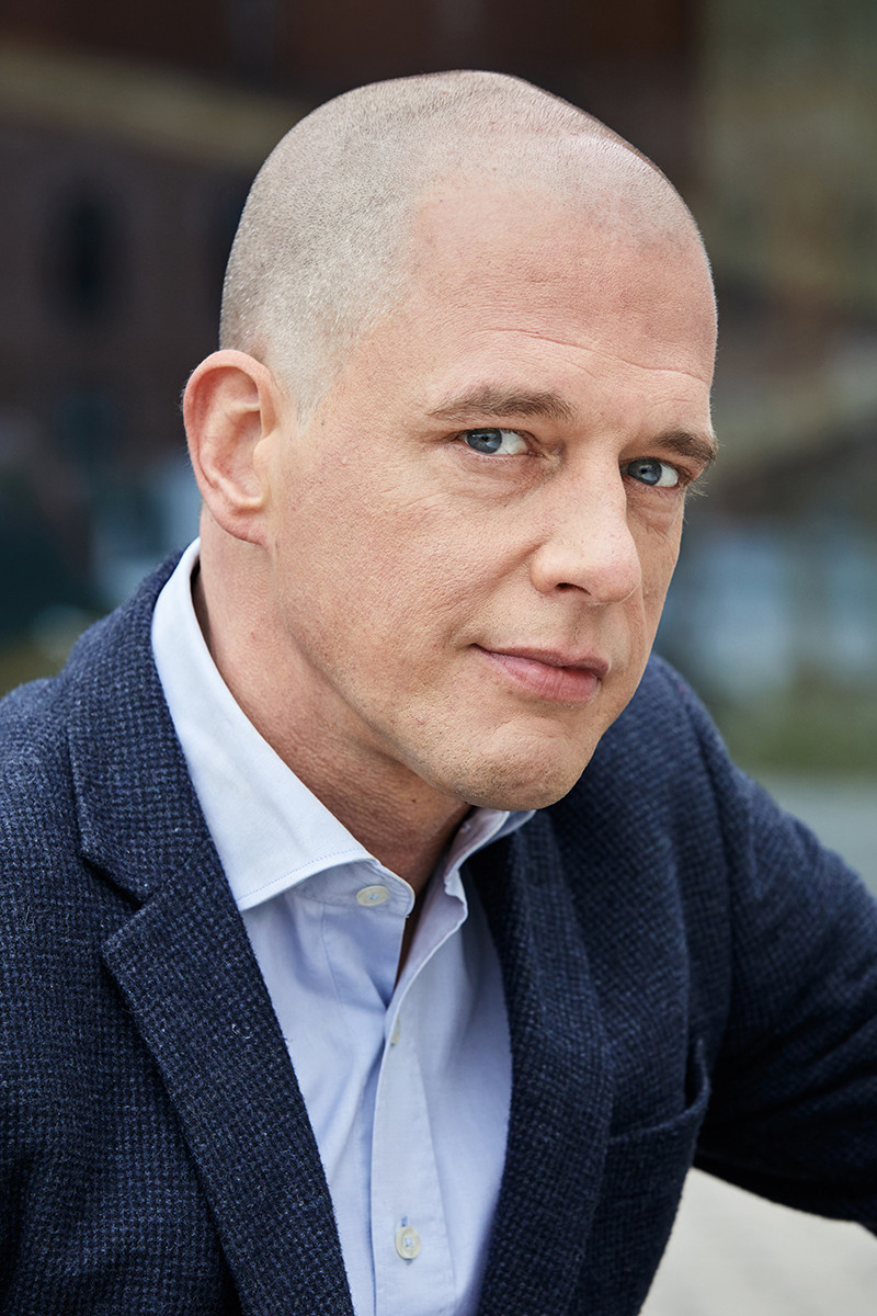 Alexis Van Stratum backdrop