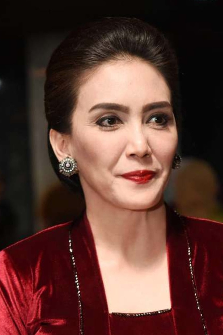 Rieke Dyah Pitaloka backdrop