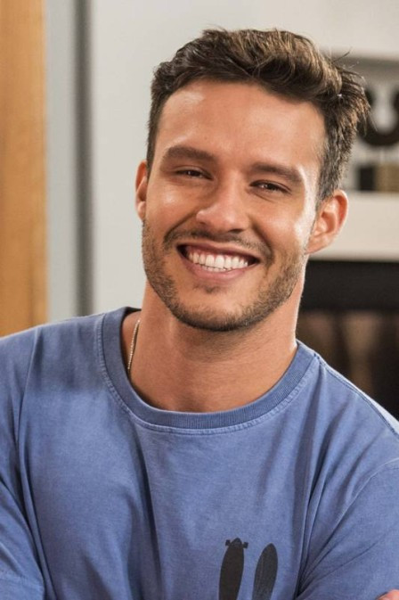 Nando Rodrigues backdrop