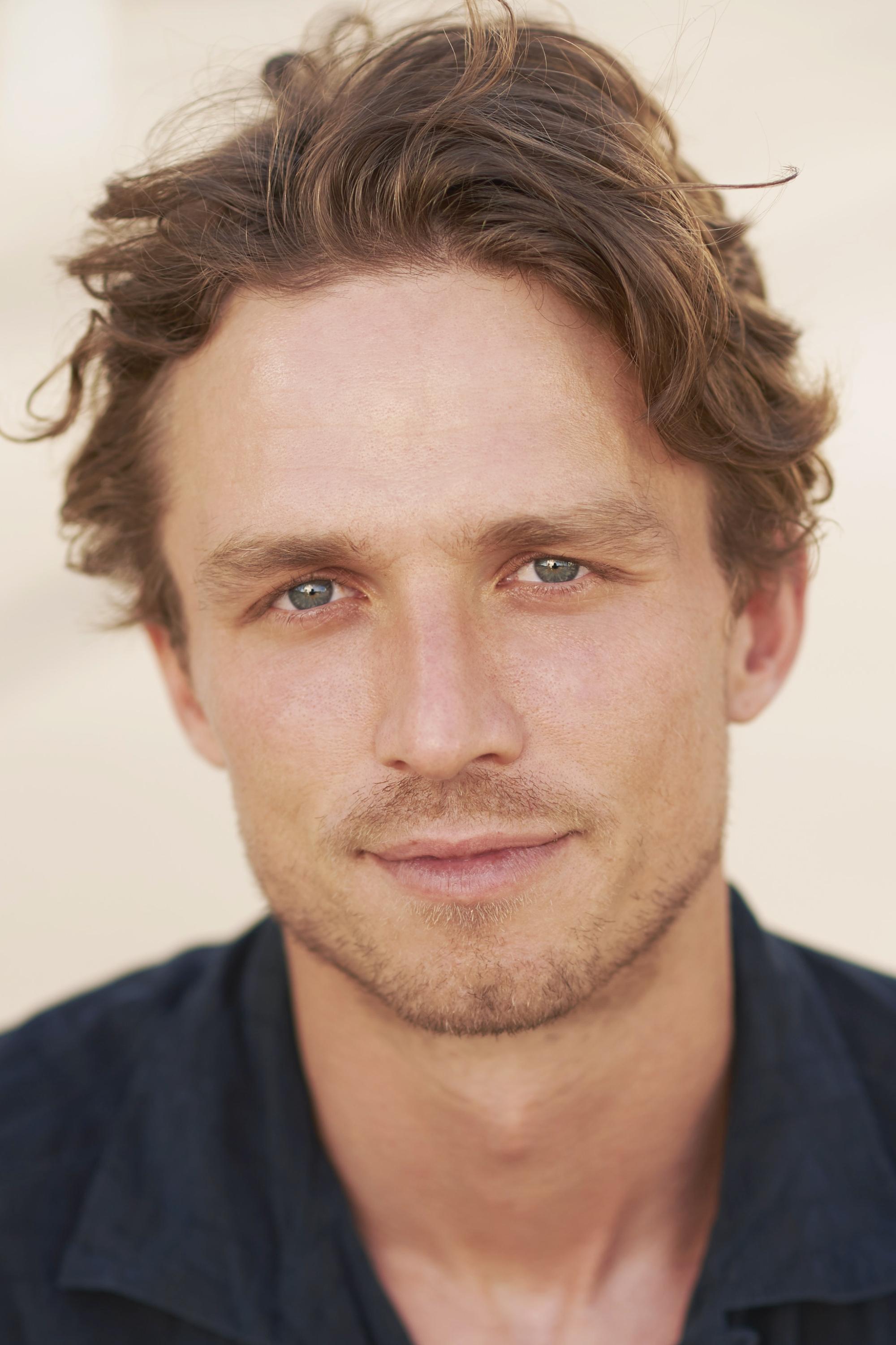 Jordan Renzo backdrop