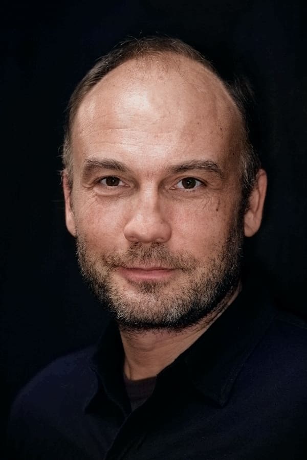 Mahir Günşiray backdrop