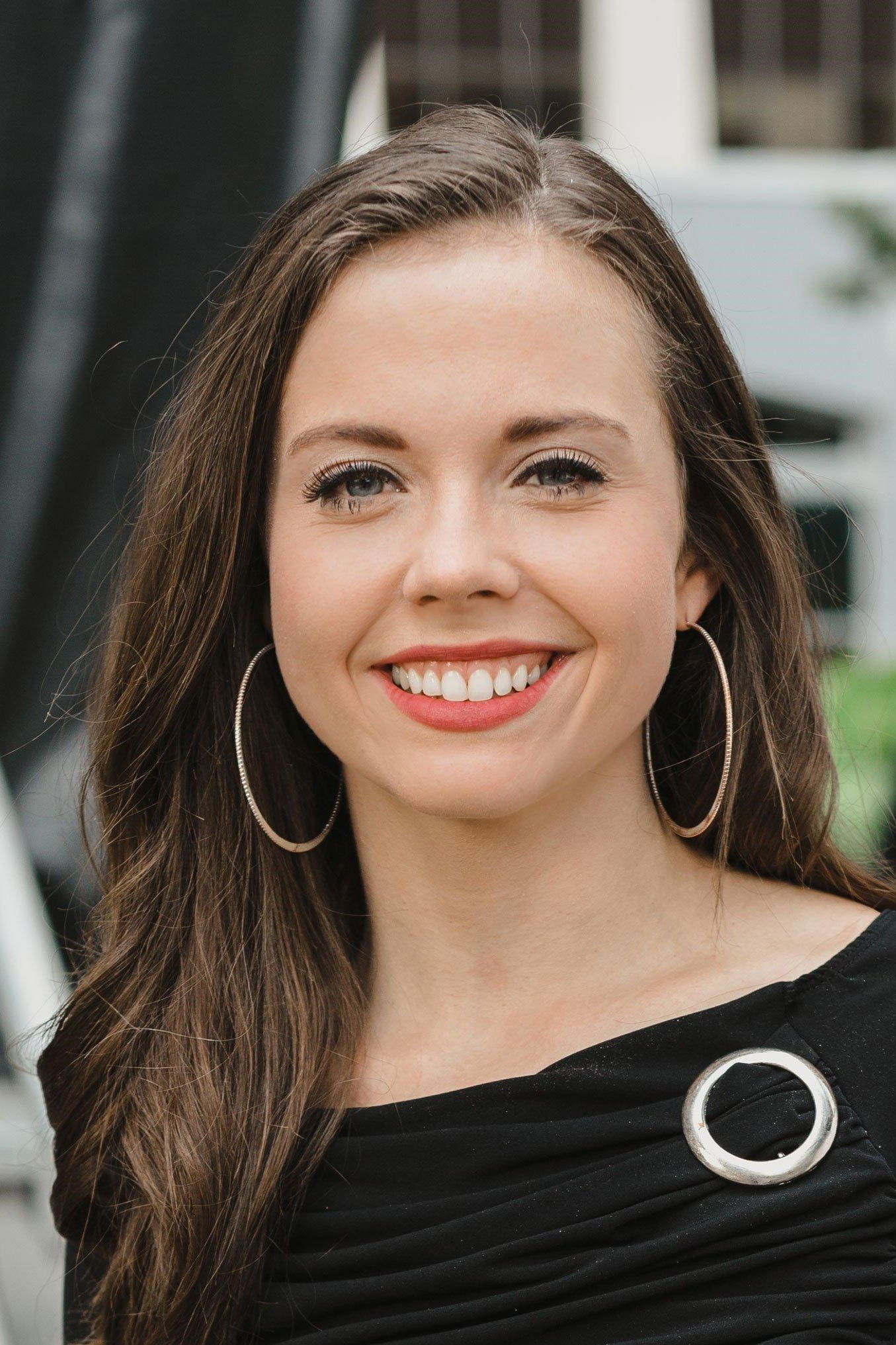 Sierra Hull backdrop