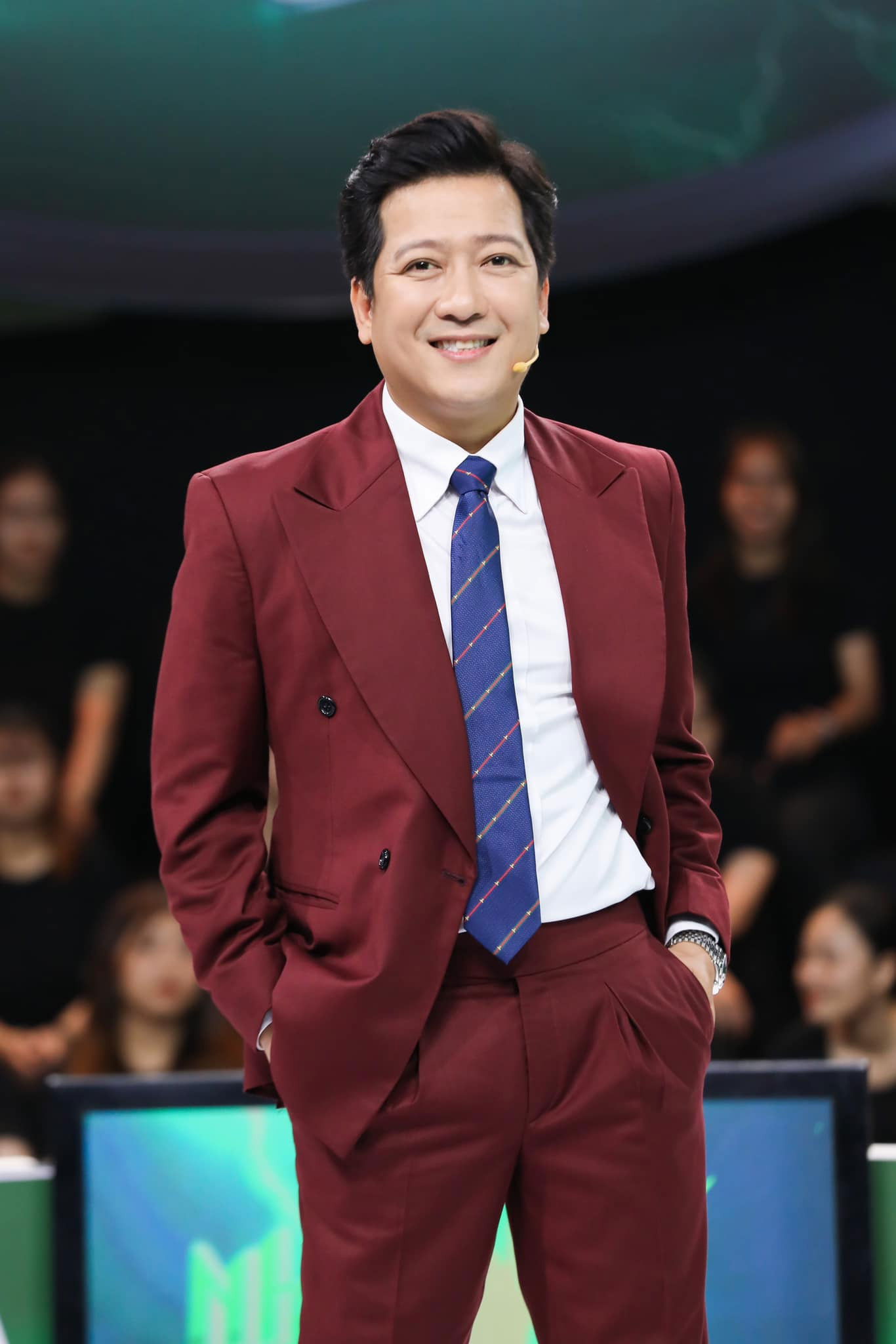 Trường Giang backdrop