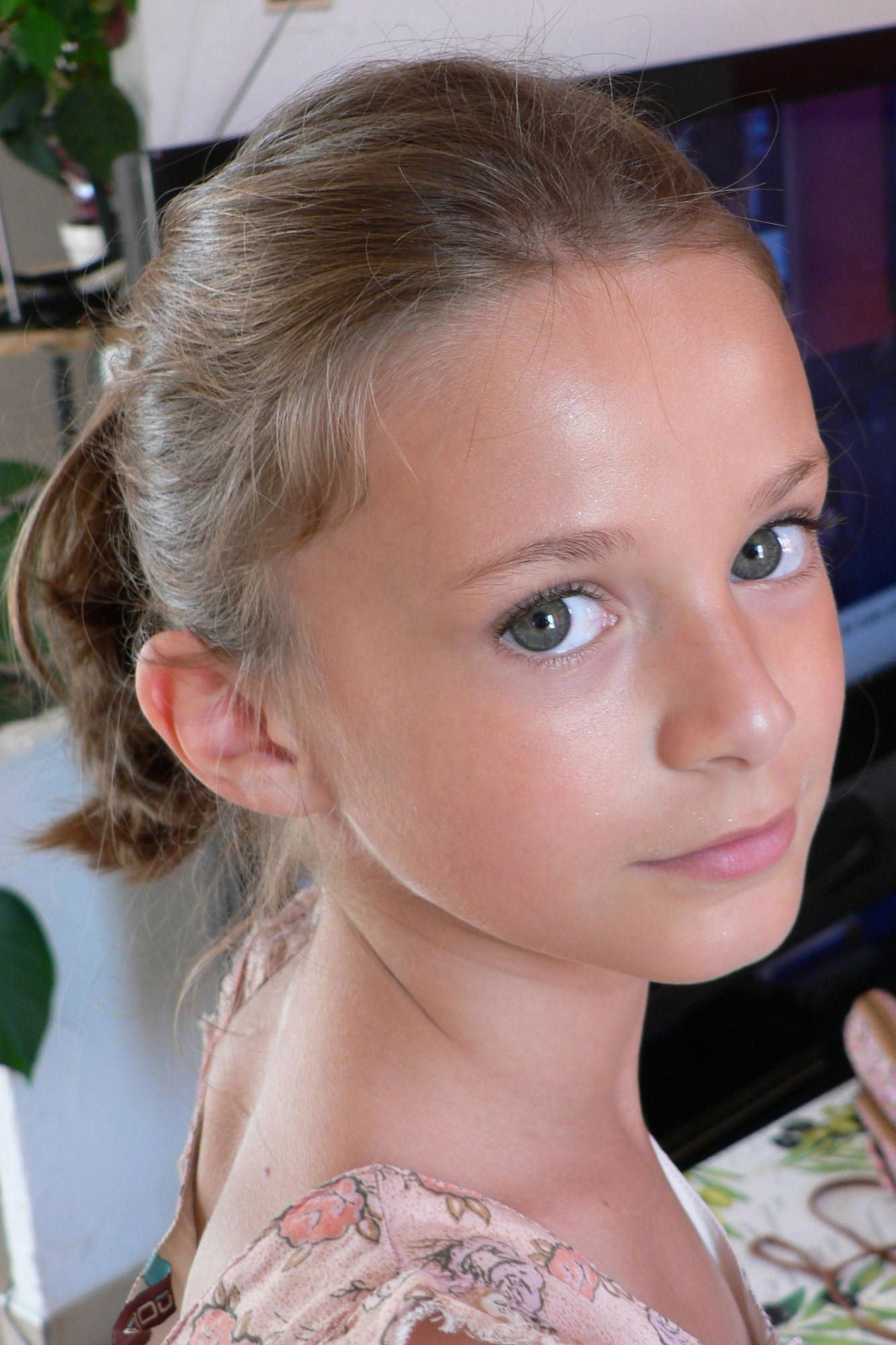 Clara Boyer backdrop