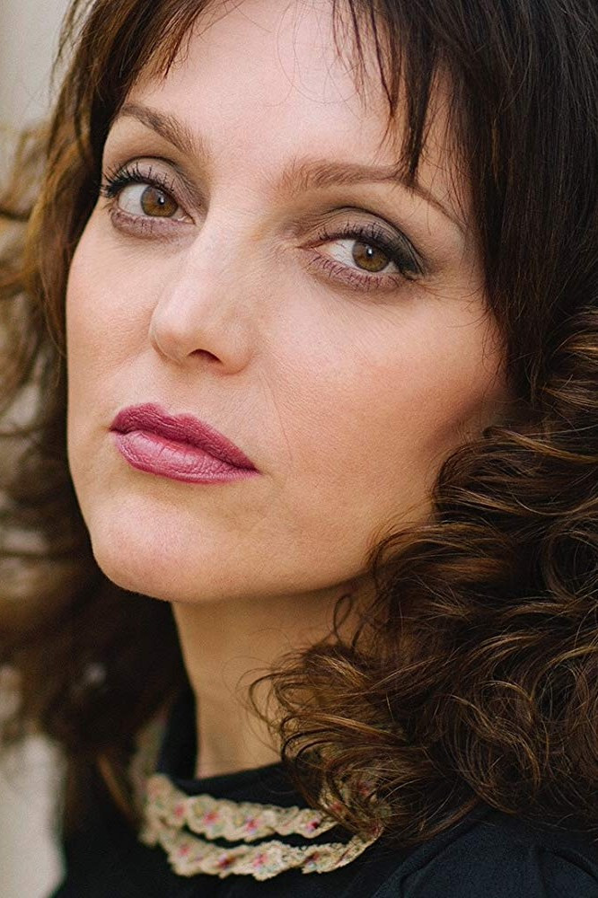 María Fernández Ache backdrop