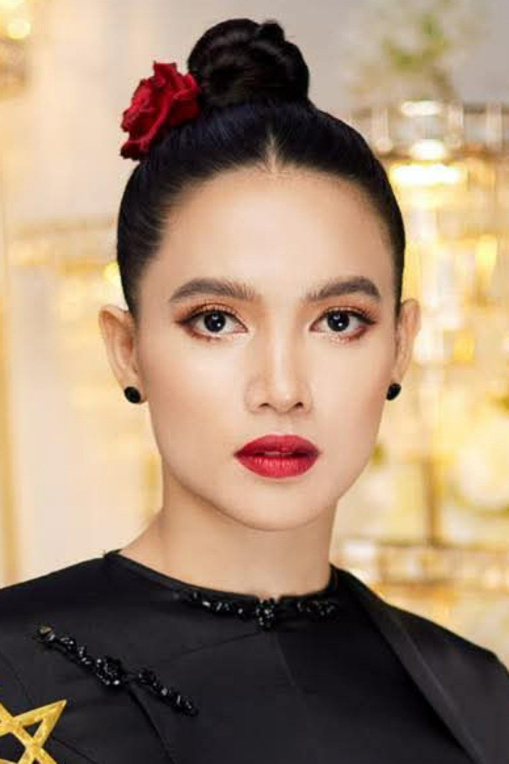 Aye Myat Thu backdrop