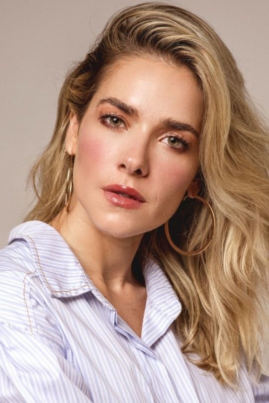 Monique Alfradique backdrop