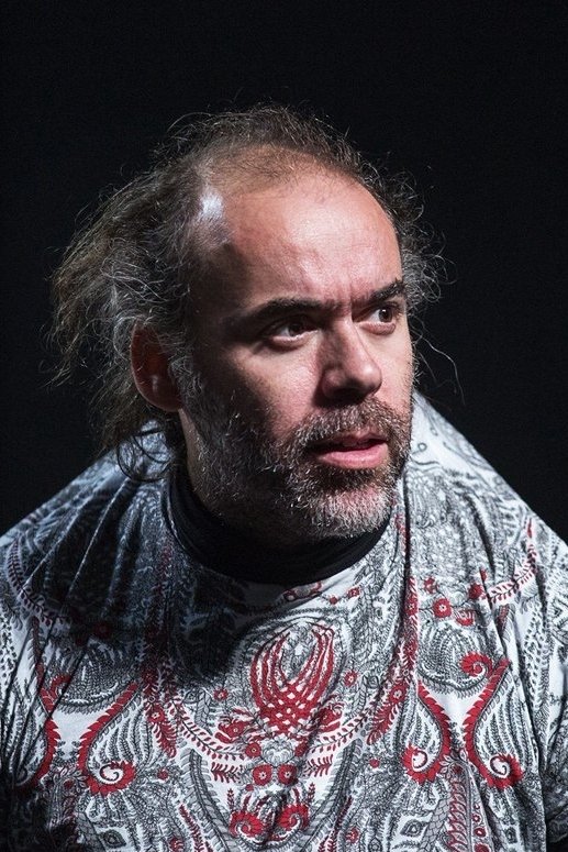 Tónan Quito backdrop