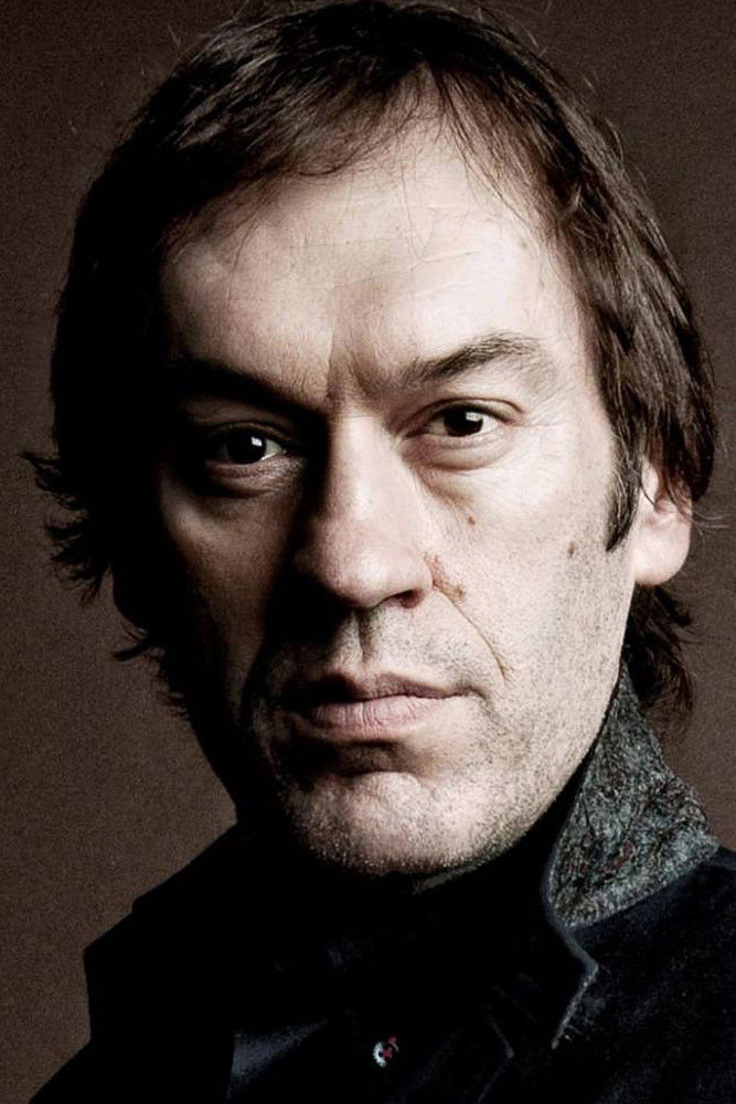 Rubén Amoretti backdrop