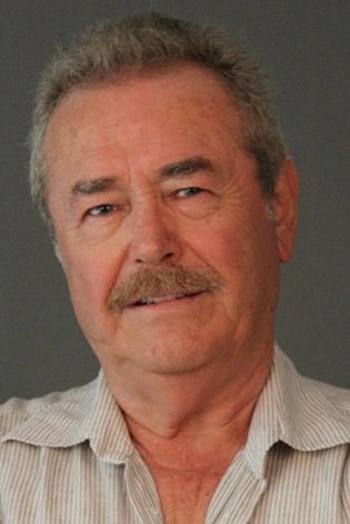 Erol Alpsoykan backdrop