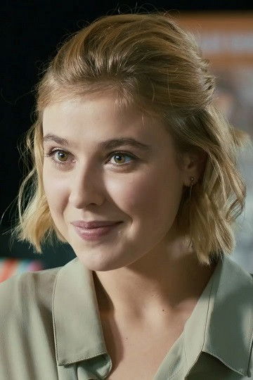 Anastasiya Bogatyreva backdrop