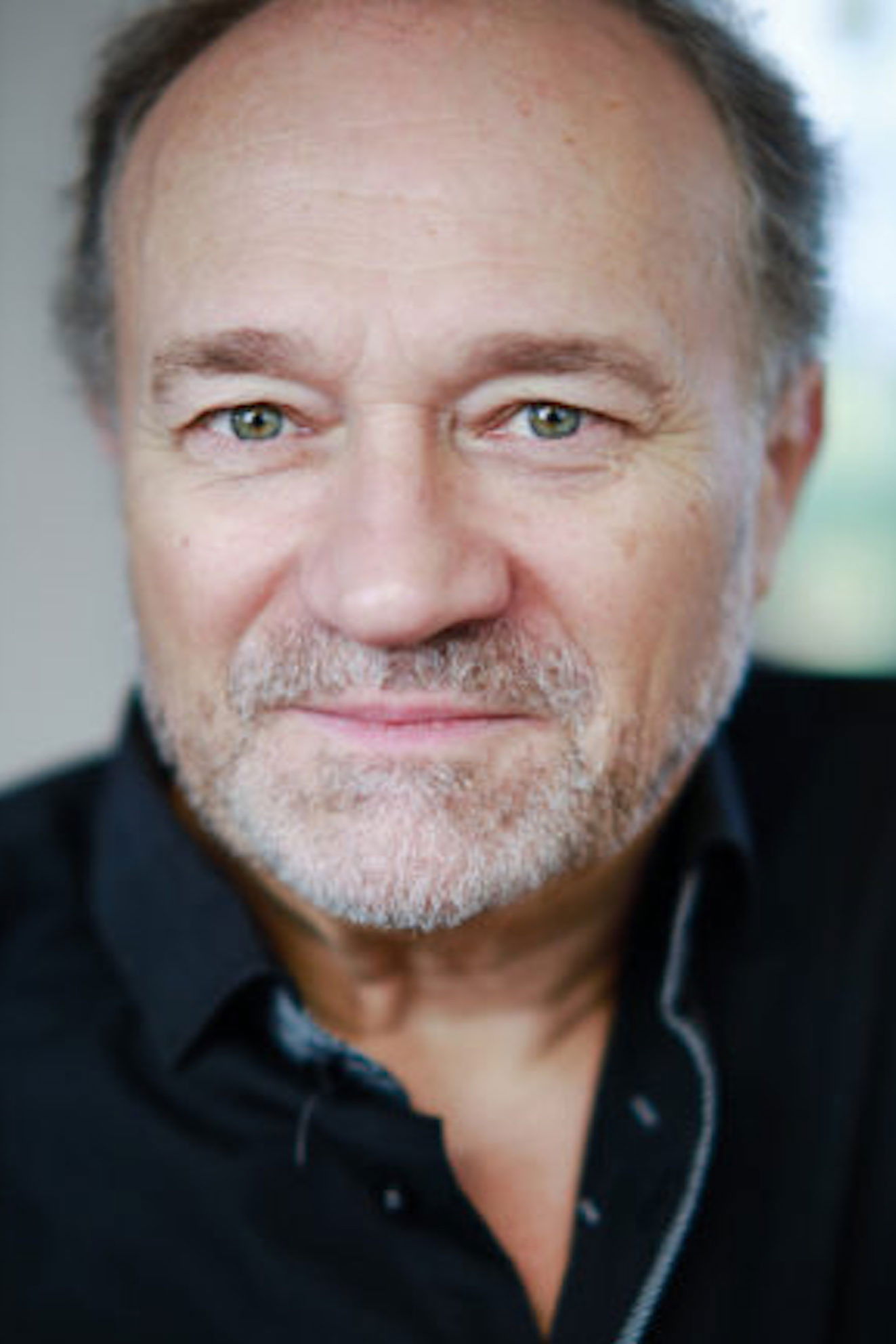 Rodolphe Briand backdrop