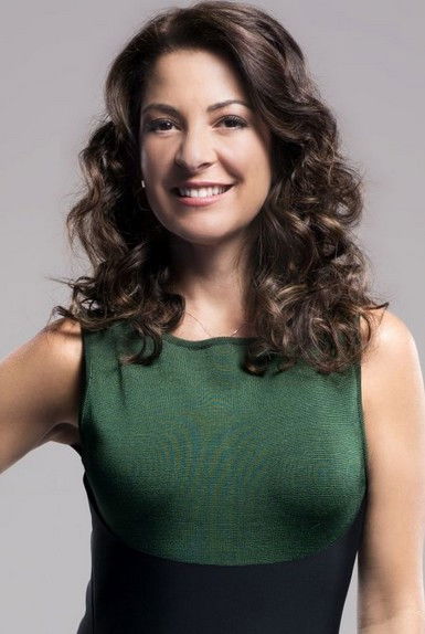 Ana Paula Padrão backdrop