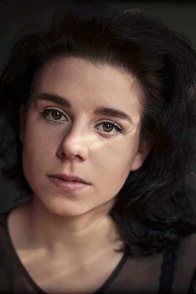 Lena Schimscheiner backdrop