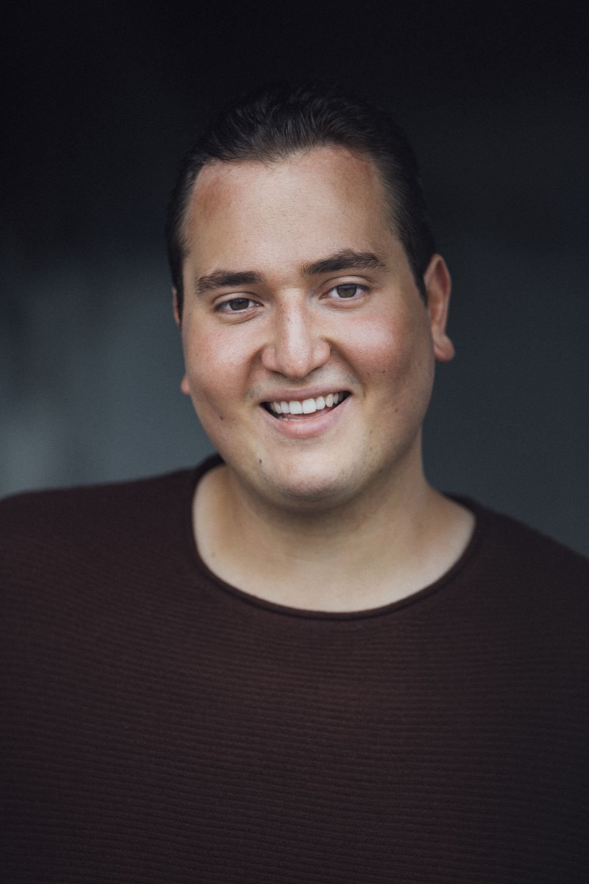 Rouven Israel backdrop