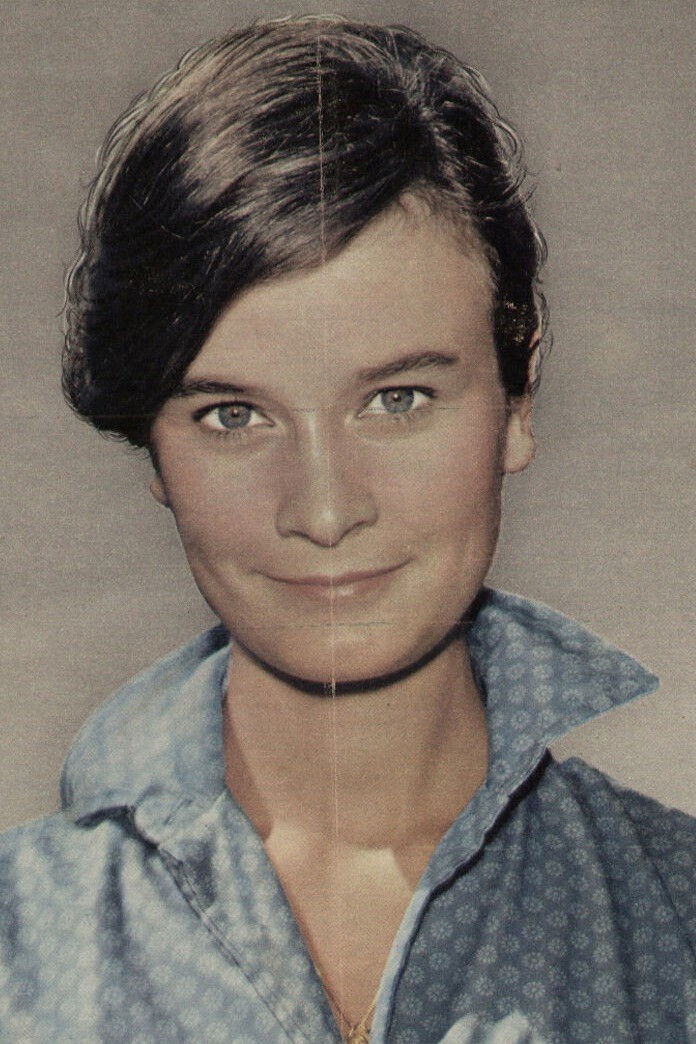 Anna Maria Guarnieri backdrop