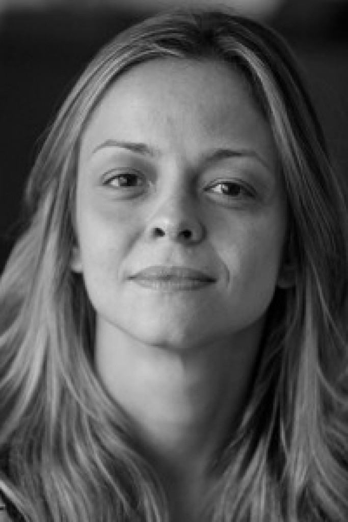 Stella Rabello backdrop