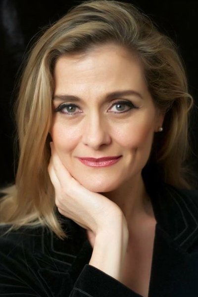 Lucila Gandolfo backdrop