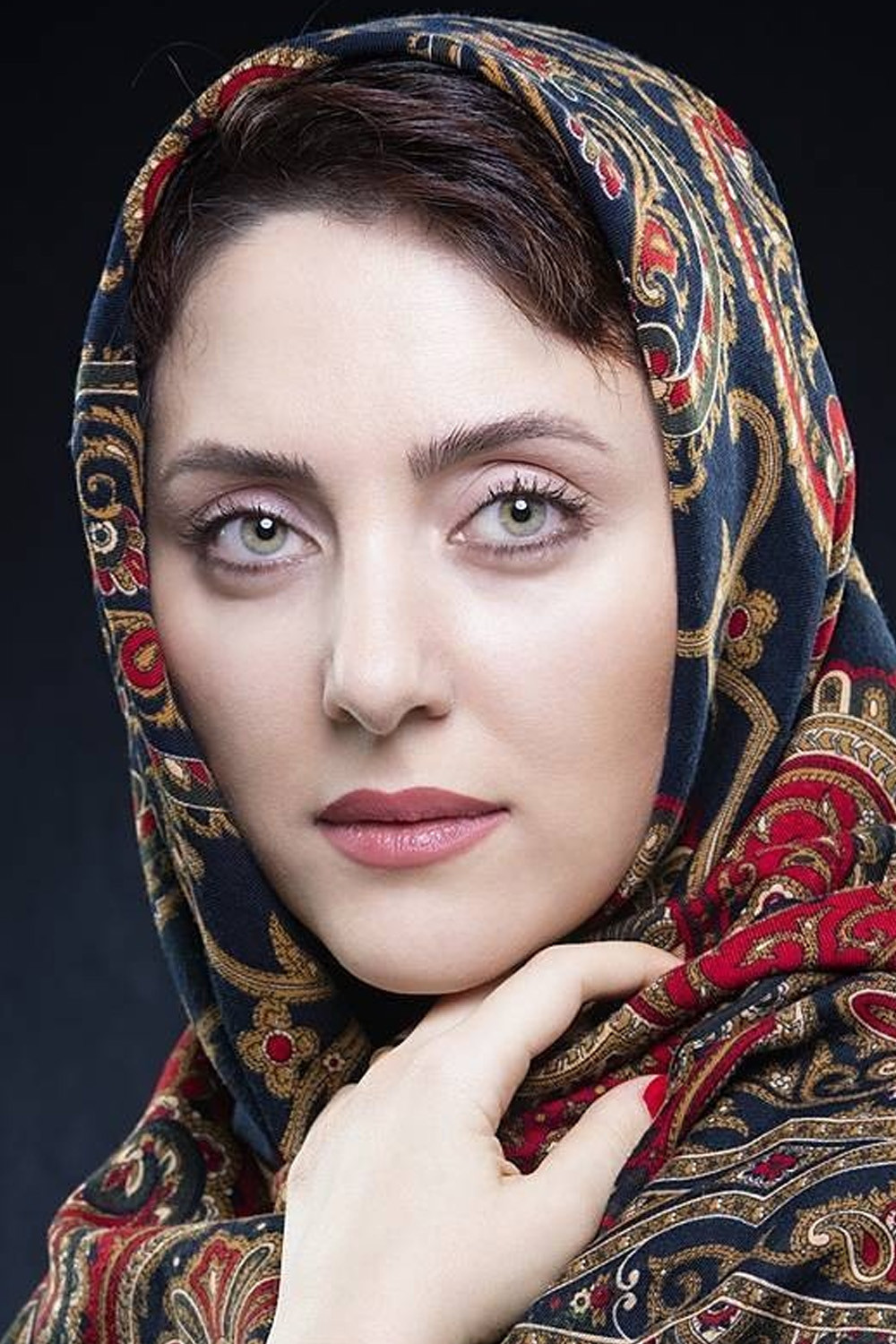 Mahsa Keramati backdrop